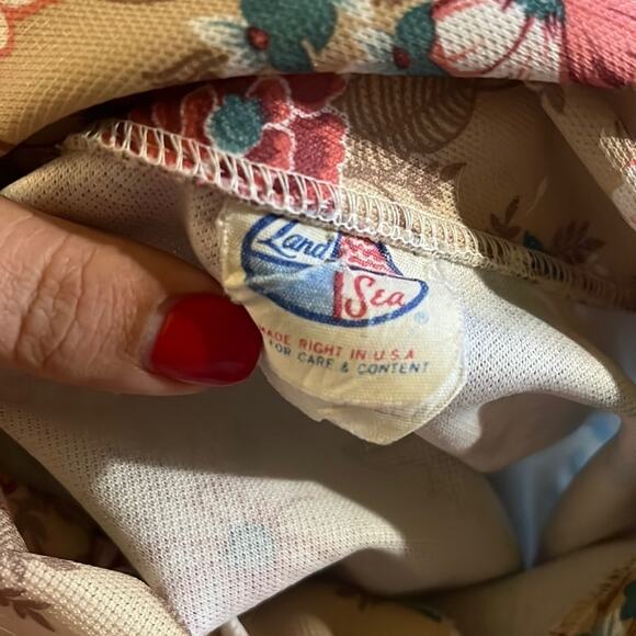 VNTG LAND AND SEA floral polyester button down 40 - Picture 2 of 4